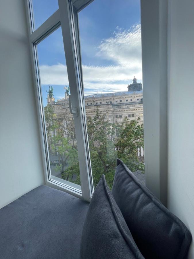 Apartment With The View Of The Opera House Lviv Exterior photo